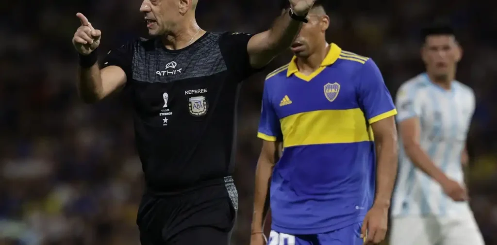 ¿Por qué la arbitral en La Liga genera desconfianza y afecta la competitividad?