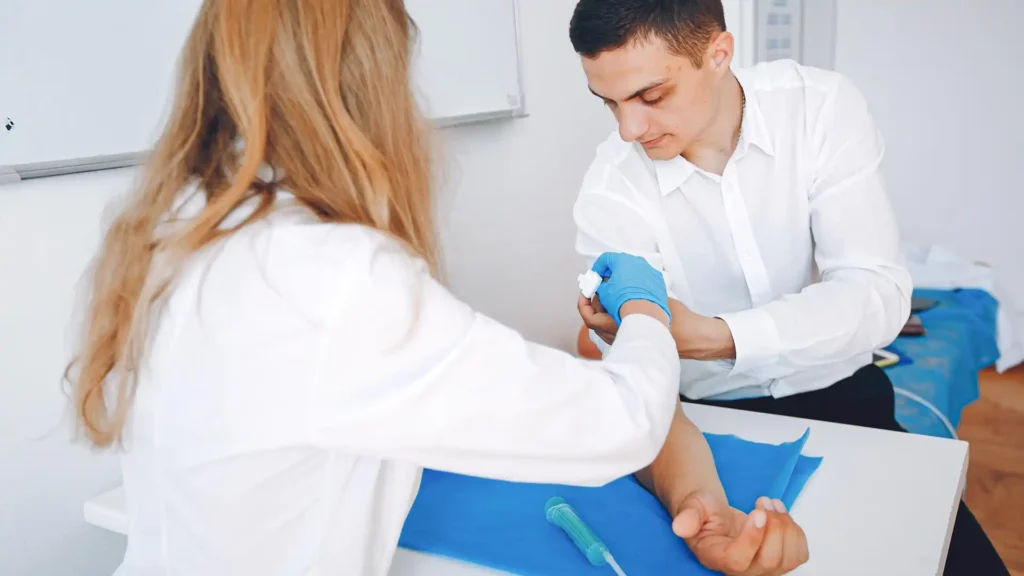 4 pruebas sanguíneas poco solicitadas pero clave para prevenir enfermedades