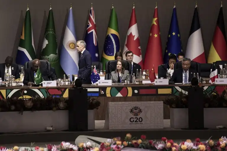 Análisis de la Actualidad Política Global: Retos y Reacciones Internacionales