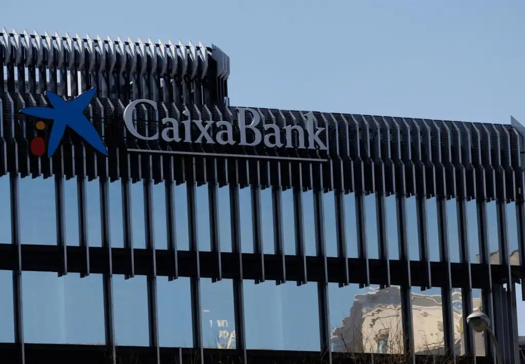 CaixaBank Avanza en su Estrategia de Recompra de Acciones