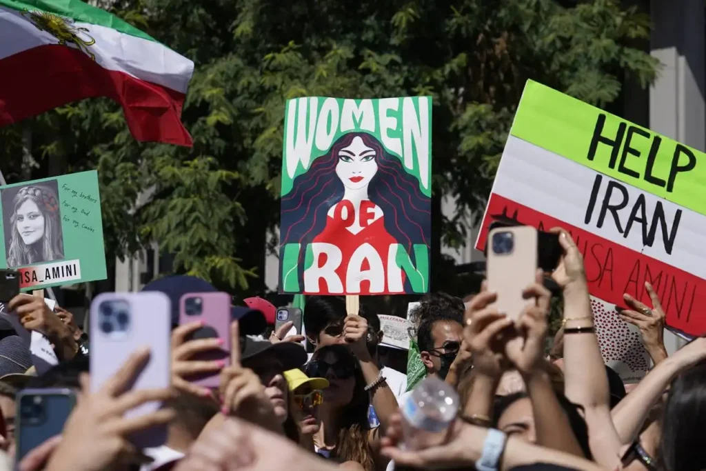 Crisis en Irán: Protestas, Represión y Tensiones Internacionales