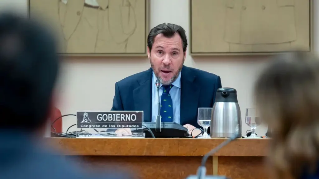 Crisis en el Sistema Ferroviario Español: Un Debate en el Congreso