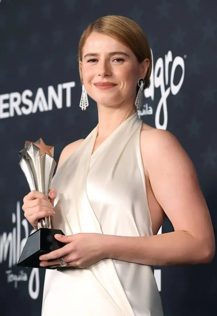 El Ascenso de Jessie Buckley: De Promesa a Favorita en la Temporada de Premios