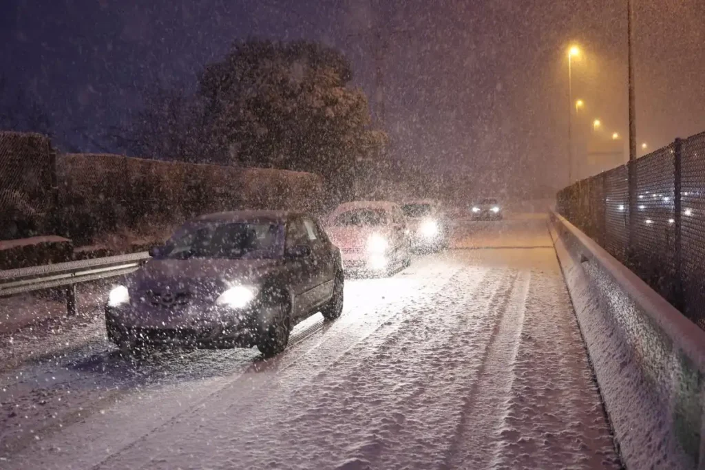 Impacto del Temporal en España: Lluvias y Nieve Afectan la Movilidad