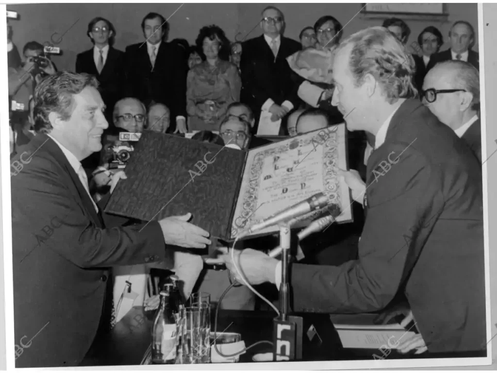 Rey Juan Carlos y el Premio Especial del Jurado del Libro Político en París