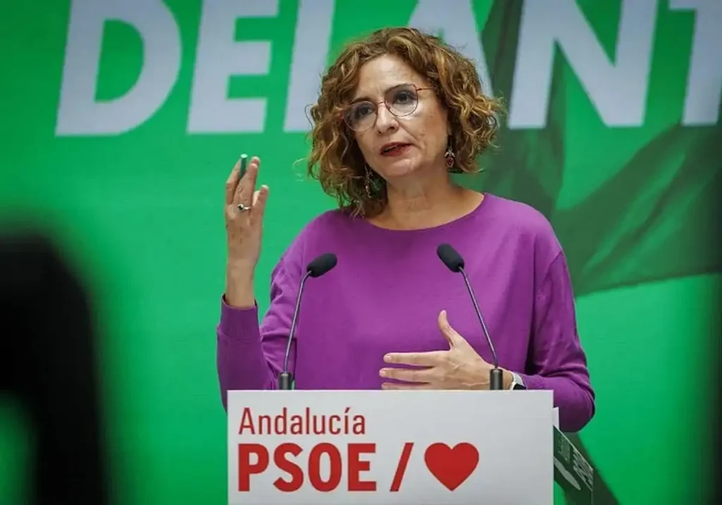 Sanidad en Andalucía: ¿qué heredó Juanma Moreno de María Jesús Montero?