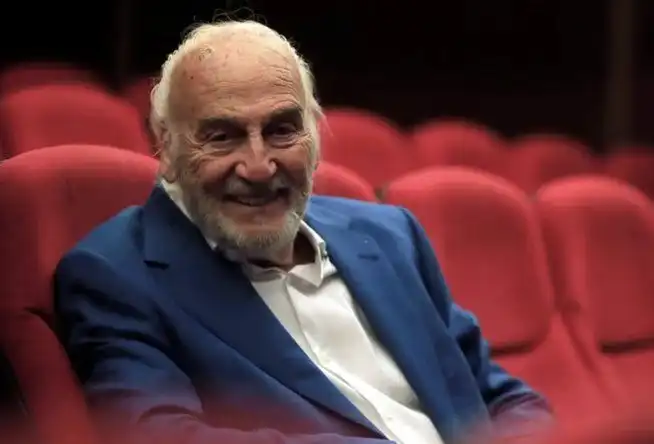 Un Adiós a Héctor Alterio: Recordando su Legado en el Teatro y el Cine