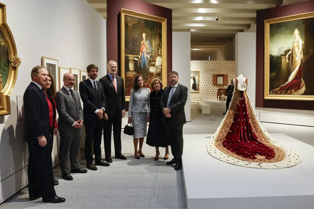 Un Viaje a Través de la Historia y la Solidaridad: La Visita Real a la Exposición de Victoria Eugenia