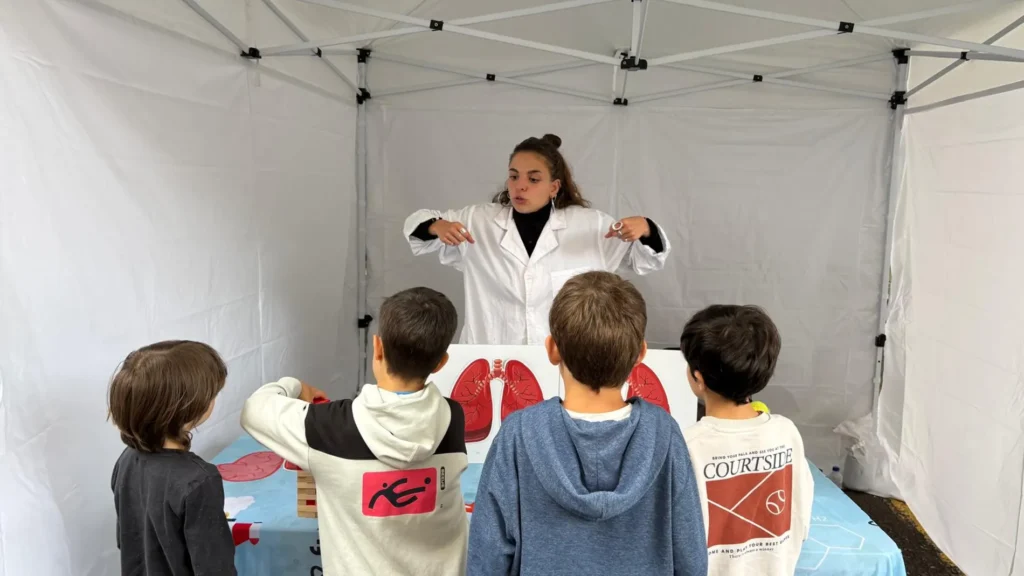 Clínic Obert Barcelona: cómo acercar la investigación biomédica a niños y familias
